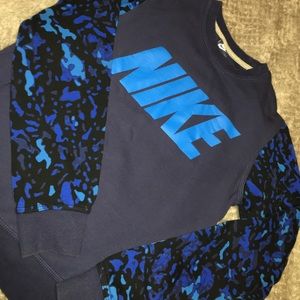 SOLD ❌Nike Sweatshirt Size S